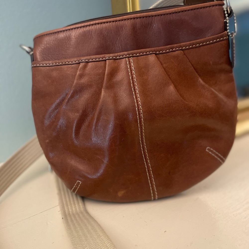 Beautiful brown leather Coach crossbody bag